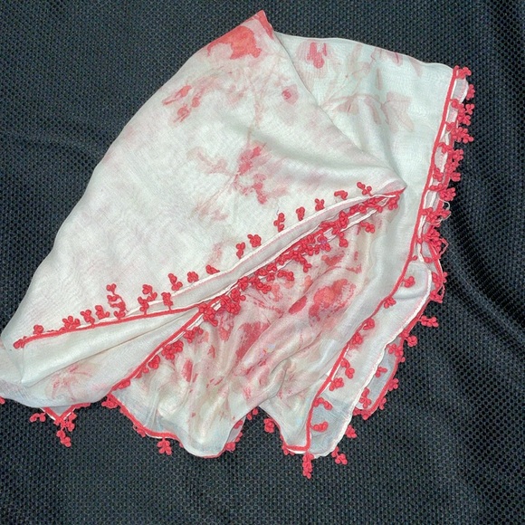 Van Heusen Accessories - Fashion scarf. 35 inch x 70 inch. Lightweight.
